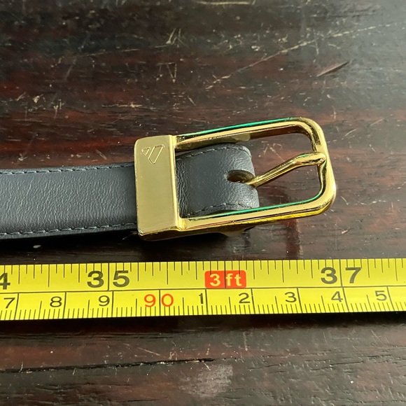 Liz Claiborne gray smooth leather belt with gold tone logo buckle - Picture 3 of 7